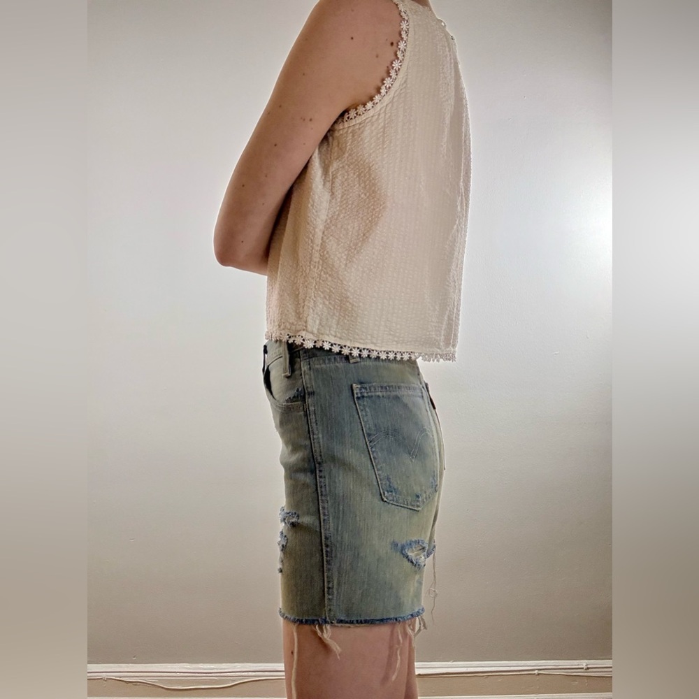 Levi’s Women’s 501 Mid Thigh Distressed Denim Short Size 26W - Picture 10 of 13